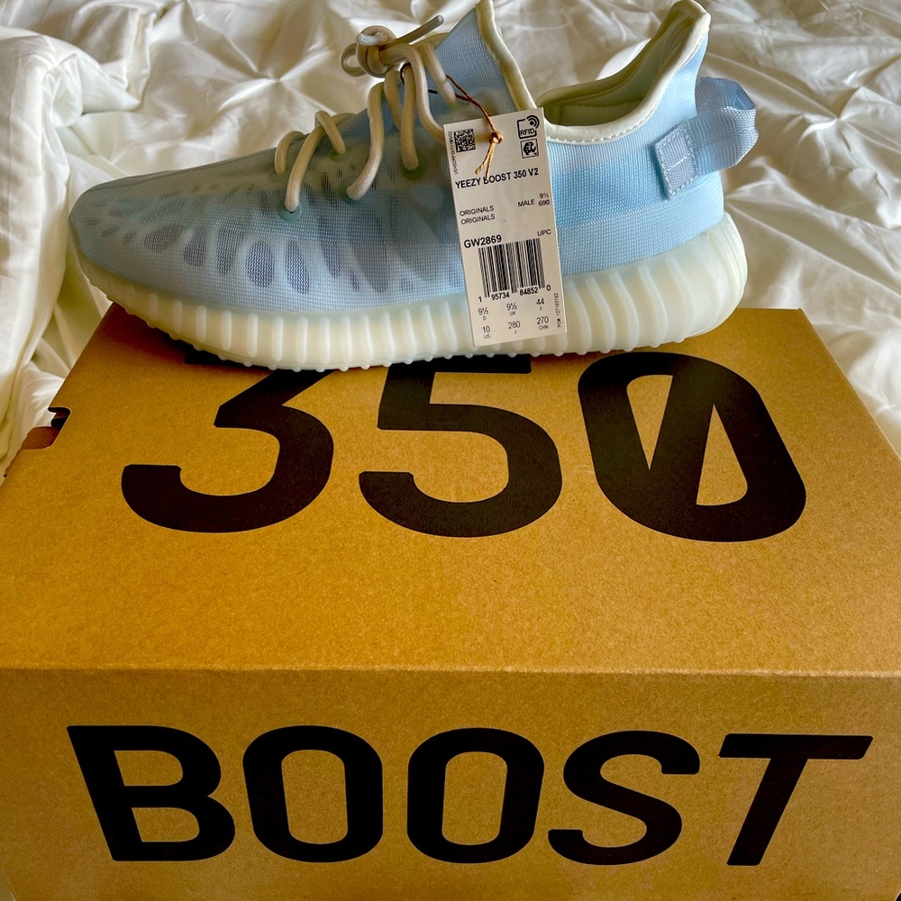 Yeezy 350 v2 mono ice